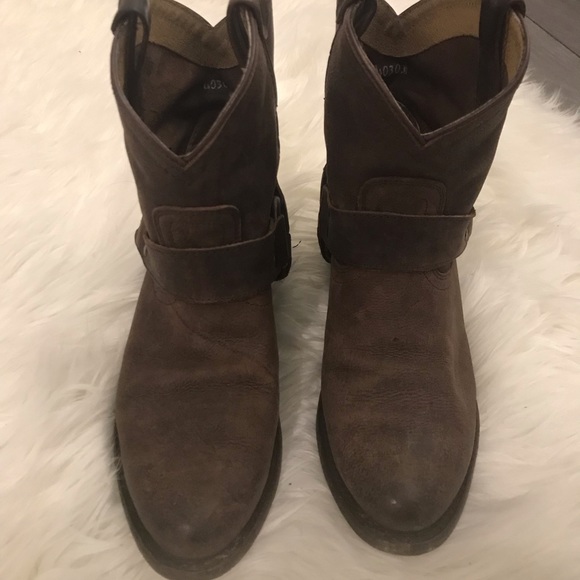 Hardly Worn! Frye Brown Distressed Wyatt Boots - Picture 2 of 5